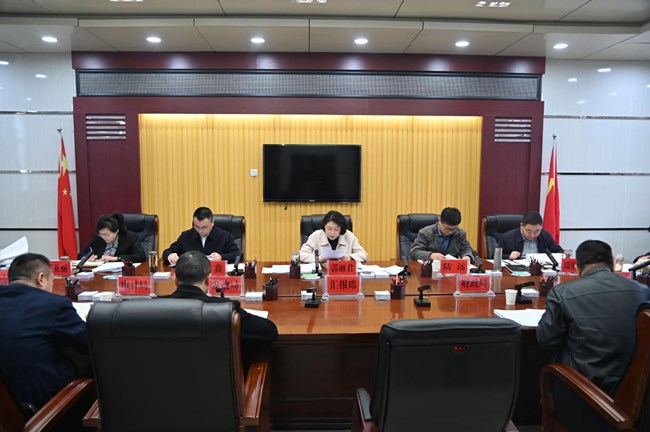 郭丽君主持召开十九届县政府第67次常务会议