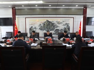 张鸿举主持召开五届庆城县委常委会第93次会议