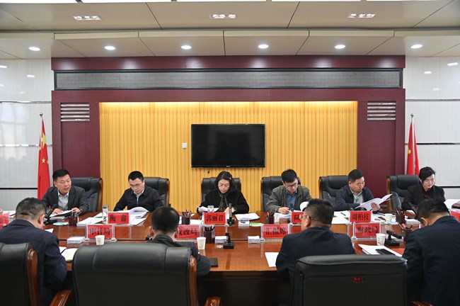 郭丽君主持召开十九届县政府第68次常务会议